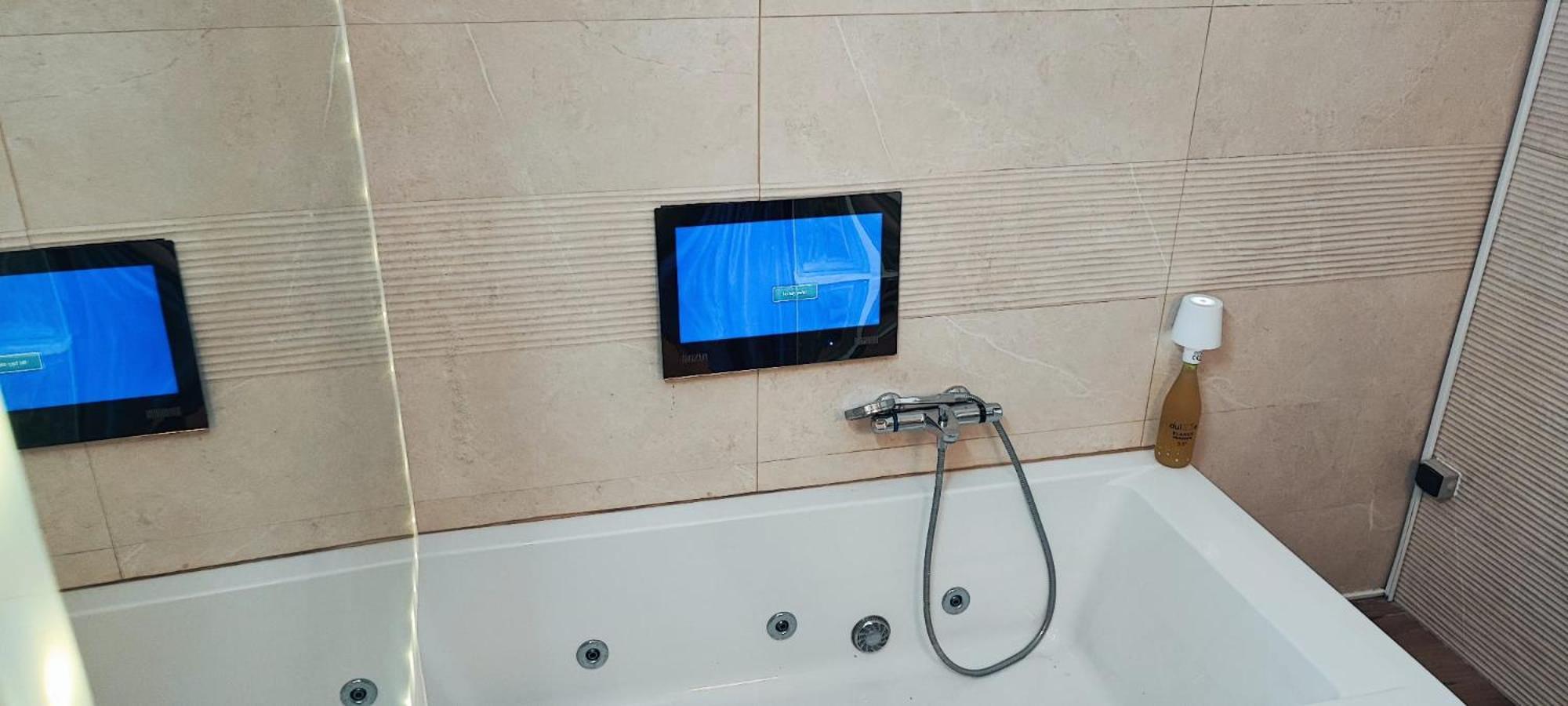 Malaga Jacuzy Apartment Exterior photo